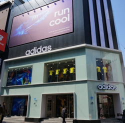 「아디다스」 명동 1호점 변신! 3-Image