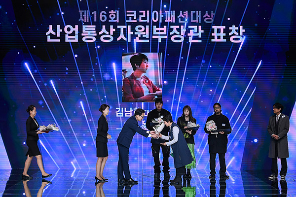 돌실나이 김남희 대표, ‘2023 대한민국패션대상’ <br> 산업통상자원부장관 표창 수상 3-Image