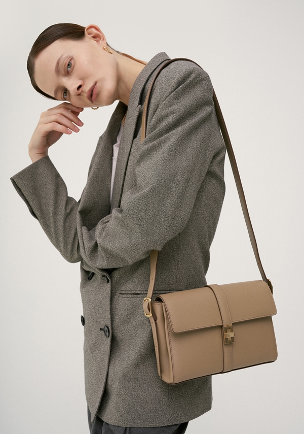 디자이너 핸드백 마켓, 패션 고수 몰린다 1974-Image