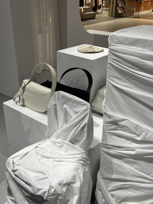 신규 여성 로우타이드, 더현대서울에 첫 팝업 오픈 901-Image