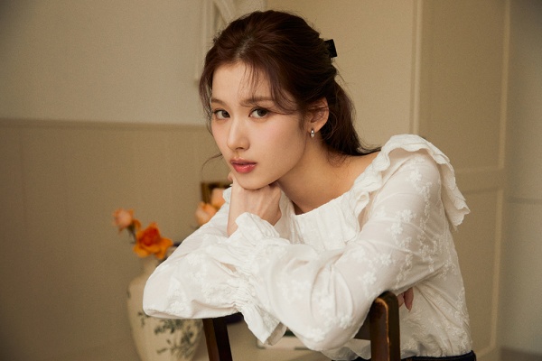 르니나, 새 뮤즈 ‘사나’와 함께한 봄 시즌 화보 공개 1121-Image