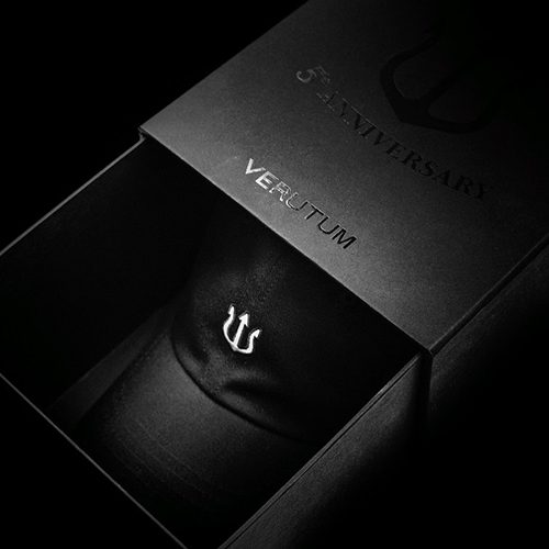 베루툼(VERUTUM), 런칭 5주년 기념 블랙 에디션캡 출시 179-Image