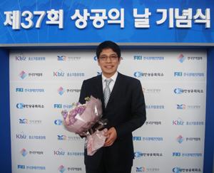 우진석사장, 국무총리표창 수상 3-Image