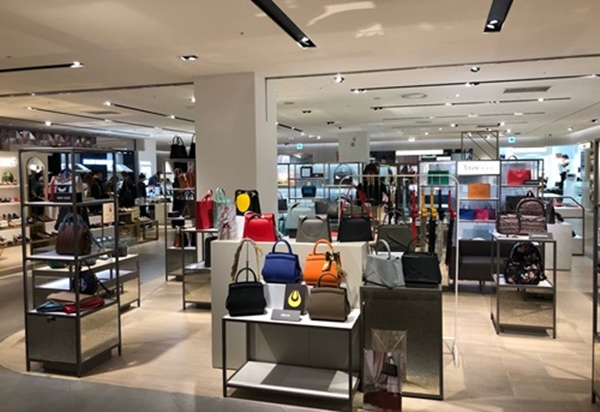 [월요기획]백화점 3사, 핸드백 조닝 리빌딩 가동 2635-Image