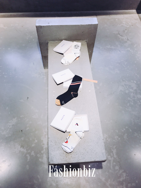 「아더에러」  서울 홍대 플래그십스토어 리뉴얼 오픈 1309-Image