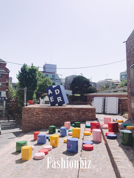 「아더에러」  서울 홍대 플래그십스토어 리뉴얼 오픈 1956-Image