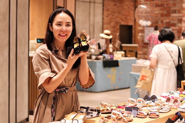 아망 마켓, 새로운 형태의 편집 매장 ‘소호 플레이스’ 선보인다 219-Image