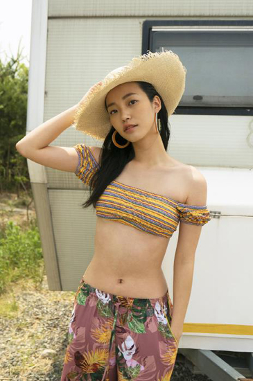 「지컷」  「에잇세컨즈」 등 '복고 스윔슈트' 출격 628-Image