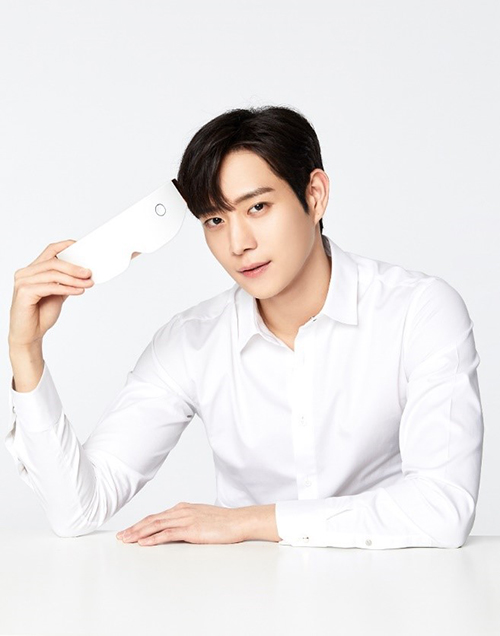 와이브, 전속모델 김영대와 눈마사지기 ‘와이브 B1’ 제안 3-Image