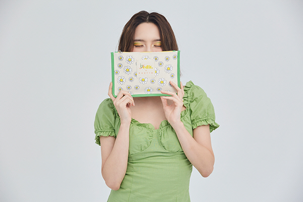 유이라X바이에딧 ‘콜라보 파우치’, 한정 수량 판매 92-Image