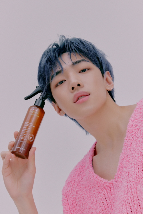 요즘 대세 DKZ 재찬, 헤어케어 브랜드 ‘힐링버드’ 모델이 되다 3-Image