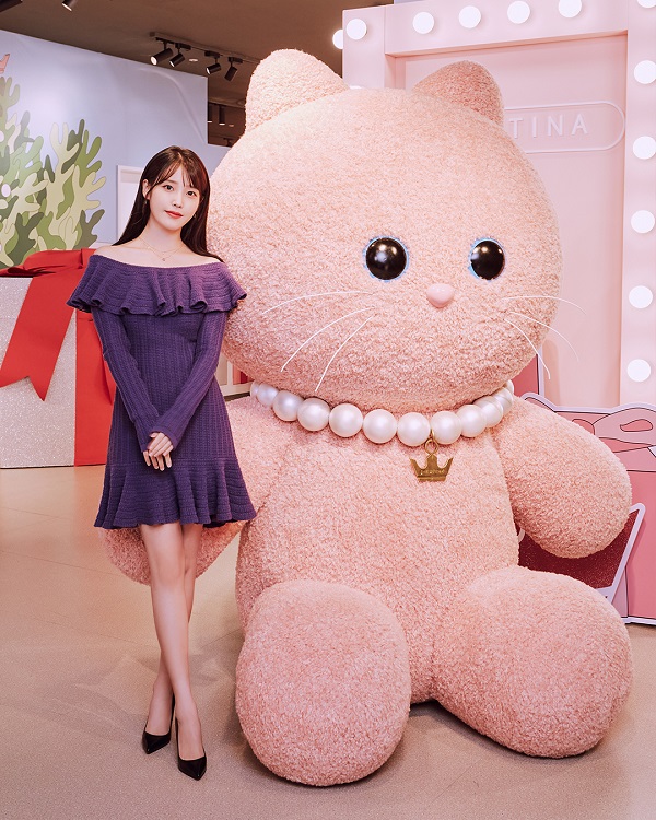 제이에스티나 홀리데이 팝업스토어 오픈 기념, 뮤즈 아이유 참석 796-Image