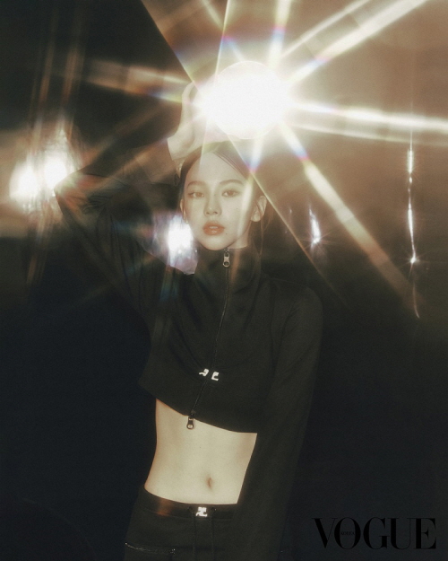 카리나, 수트 셋업으로 완성한 ‘수트룩 정석’ 공개 3-Image