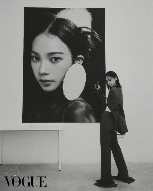 카리나, 수트 셋업으로 완성한 ‘수트룩 정석’ 공개 686-Image