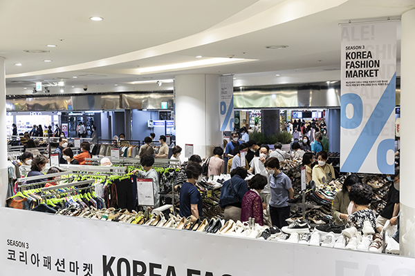 코리아패션마켓 시즌3 개막, 산업부 박진규 차관 라이브 커머스 출연 1768-Image