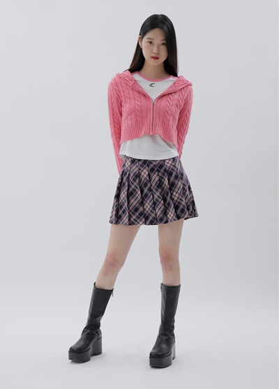 큐리티, 2000년대 문화를 독창적인 룩으로 1447-Image