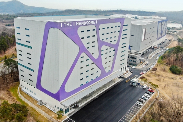 한섬, 온라인 전담 이천 물류센터 본격 가동 3-Image