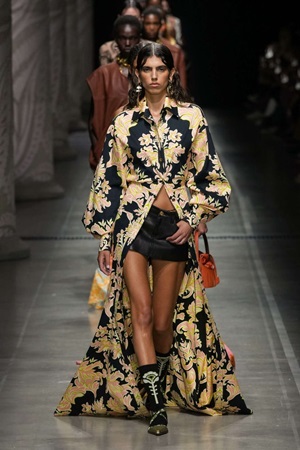 LVMH 등 럭셔리 업계 인수합병 활발 242-Image