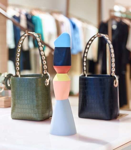 산드로, 브랜드 로고 및 인테리어 리뉴얼 679-Image