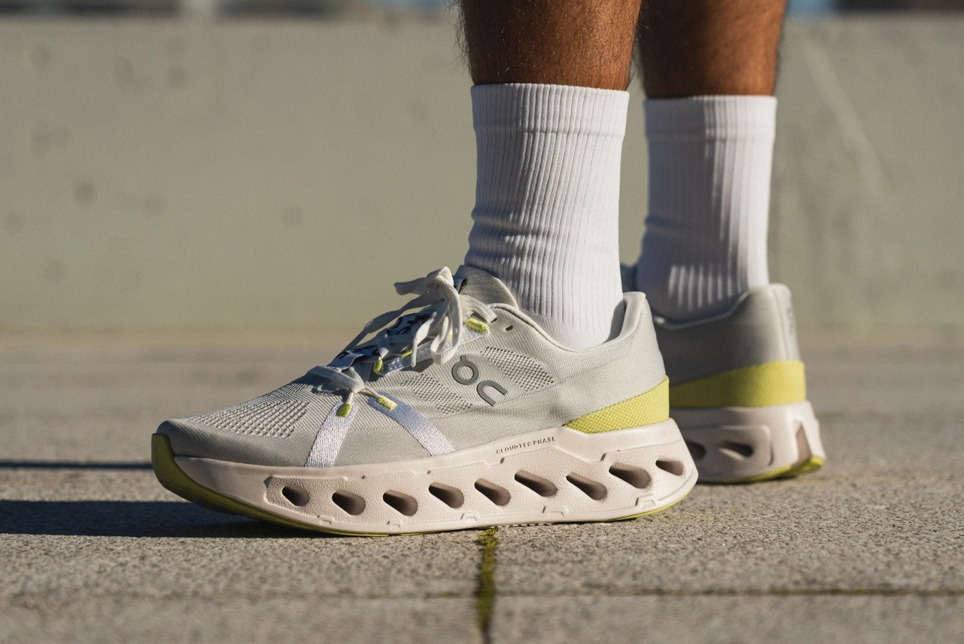 가장 핫한 러닝화 '온' 직진출 법인 통해 유통 입점 확대 - 뉴스 썸네일 이미지