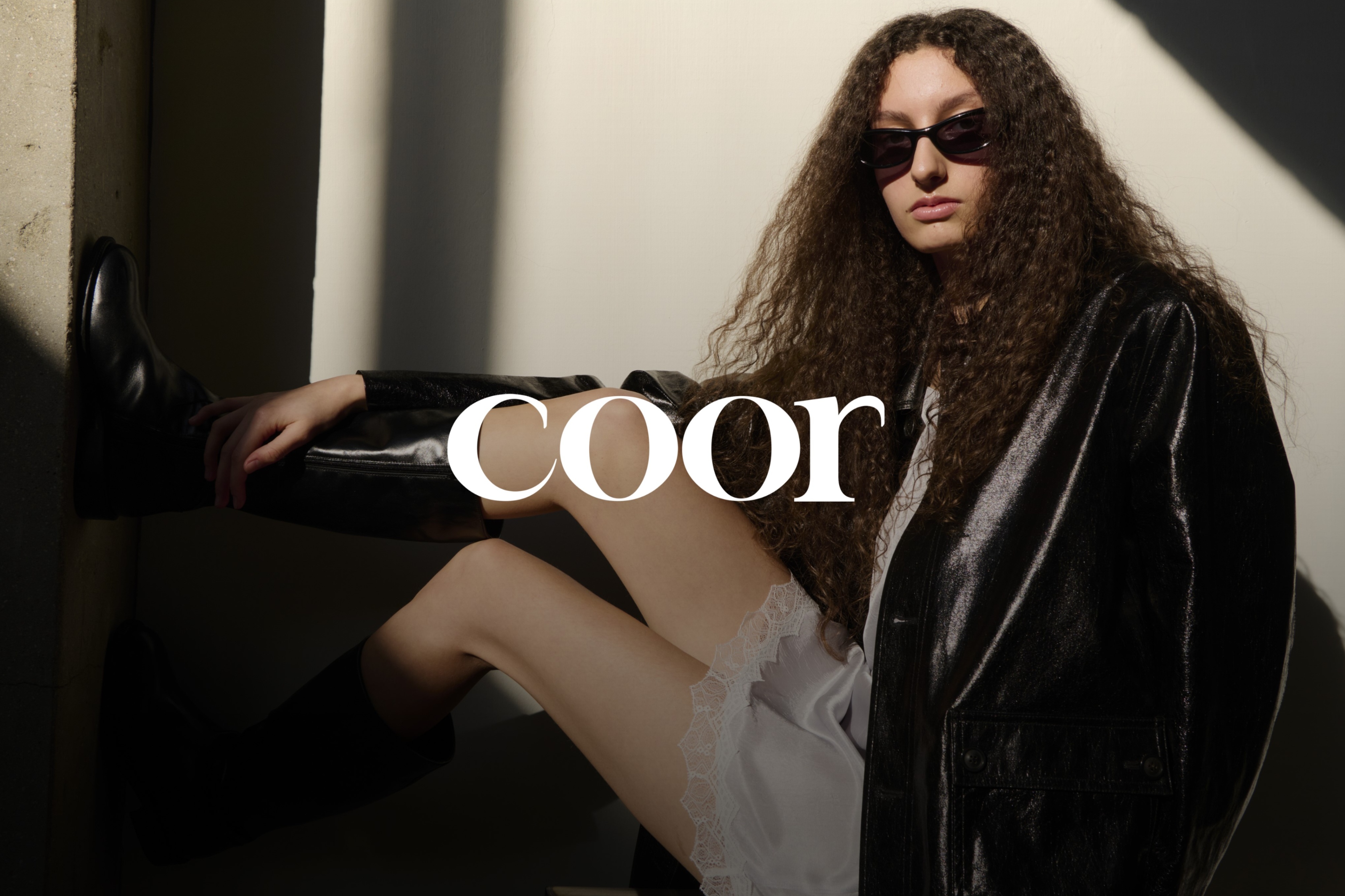 쿠어, '반년 만에 우먼 라인 20억' 여성 마켓 정조준 - 뉴스 썸네일 이미지