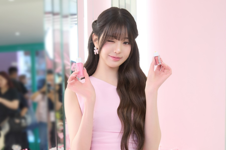 어뮤즈, 성수 플래그십 스토어 오픈··· 장원영 참석해 - 뉴스 썸네일 이미지