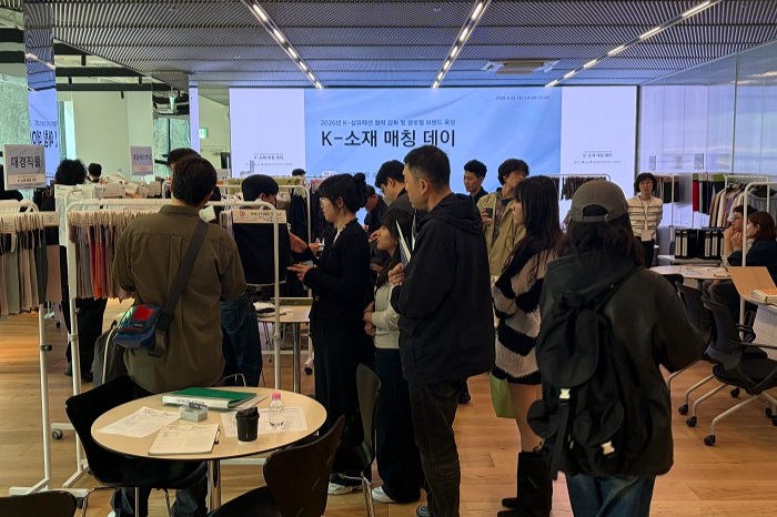 성래은 한국패션협회장, K-브랜드·소재 연계 경쟁력 제고 앞장 - 뉴스 썸네일 이미지
