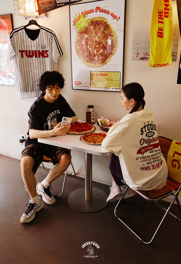 1993스튜디오 X LG트윈스 컬래버 의류 출시 27-Image