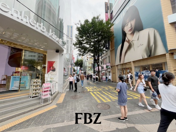 [월요기획] 지금 매출 제일 좋은 상권?! '외국인 잡은 명동'   27-Image