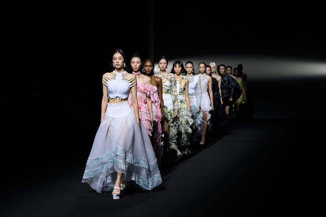 두칸 2025 S/S 서울패션위크, ‘DNA’로 새로운 패러다임 제시 27-Image