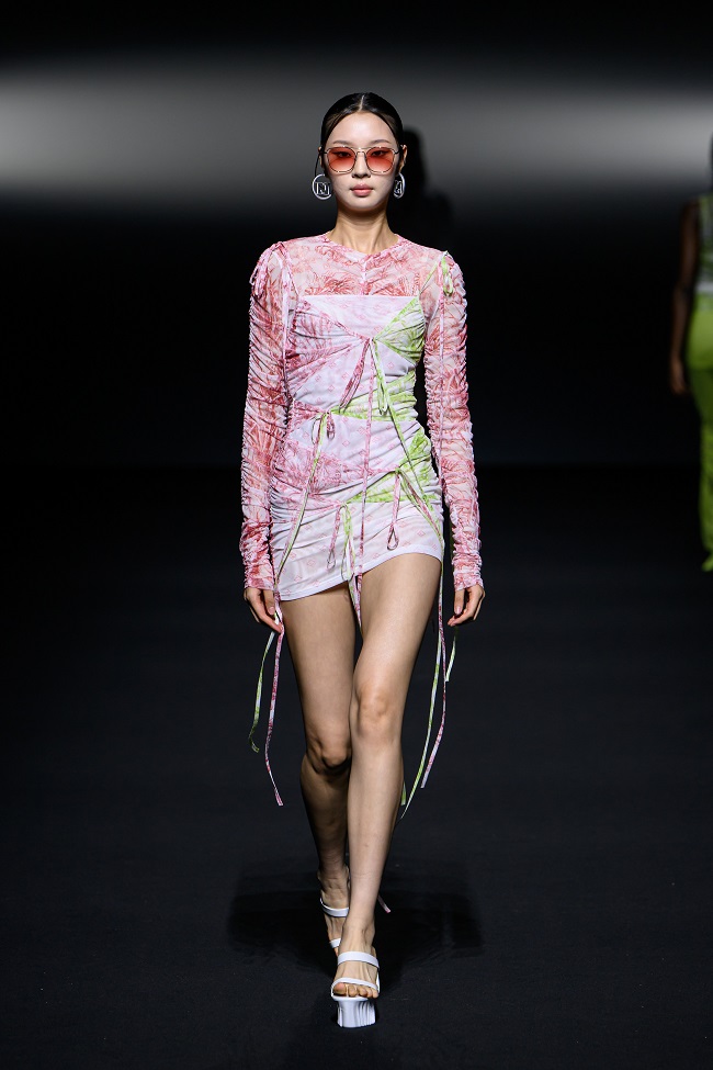 두칸 2025 S/S 서울패션위크, ‘DNA’로 새로운 패러다임 제시 924-Image
