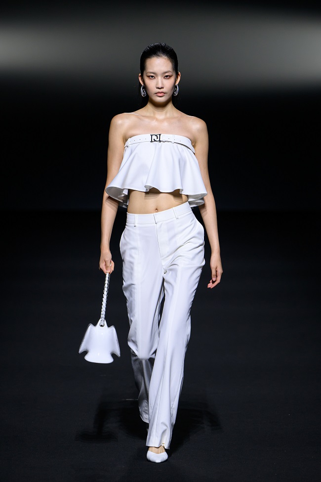 두칸 2025 S/S 서울패션위크, ‘DNA’로 새로운 패러다임 제시 1100-Image