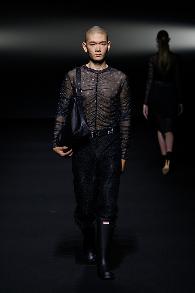 두칸 2025 S/S 서울패션위크, ‘DNA’로 새로운 패러다임 제시 1452-Image