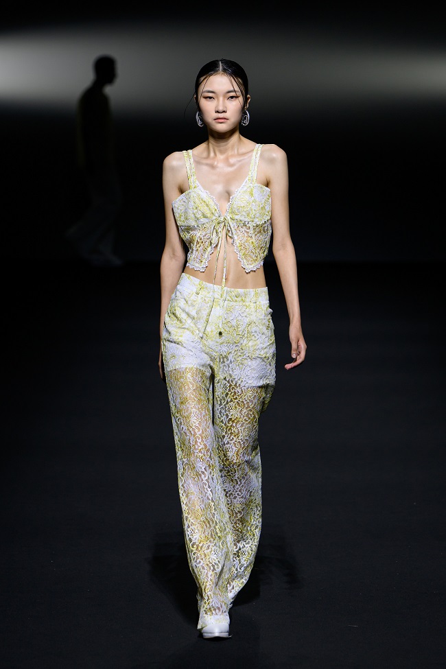두칸 2025 S/S 서울패션위크, ‘DNA’로 새로운 패러다임 제시 1628-Image