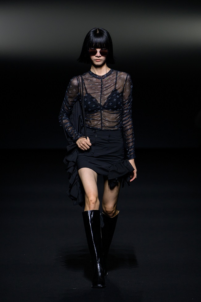 두칸 2025 S/S 서울패션위크, ‘DNA’로 새로운 패러다임 제시 3399-Image
