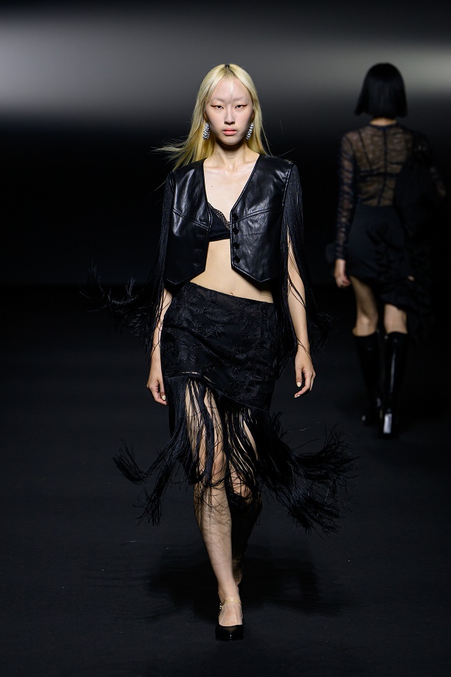 두칸 2025 S/S 서울패션위크, ‘DNA’로 새로운 패러다임 제시 3487-Image