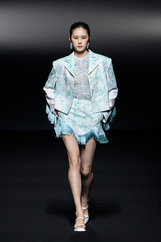 두칸 2025 S/S 서울패션위크, ‘DNA’로 새로운 패러다임 제시 3575-Image