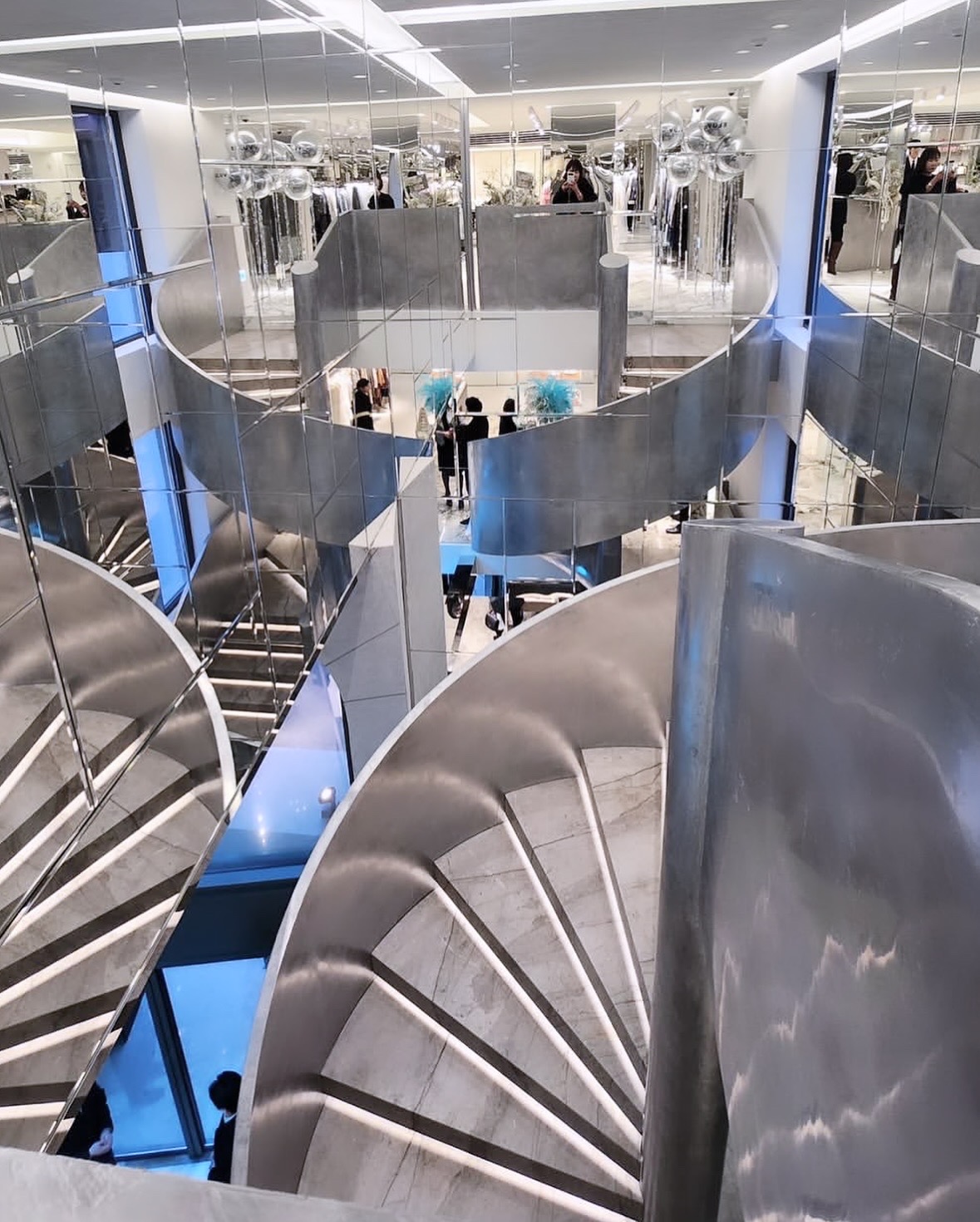 럭셔리 리셀 플랫폼 ‘엘러브 ELUV’  청담동 플래그십 오픈 1495-Image