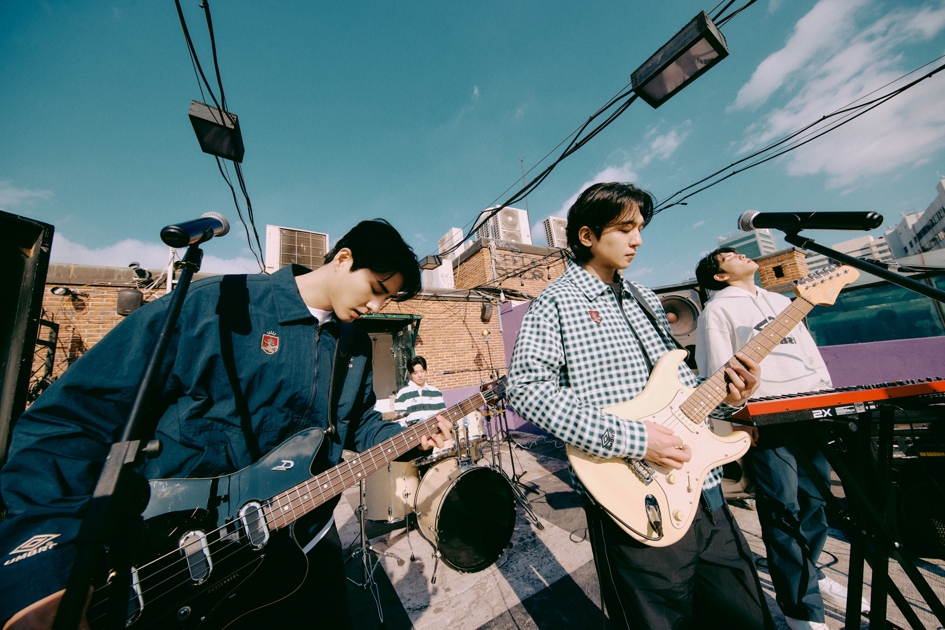 엄브로, 새 앰배서더에 남성 밴드 '데이식스' 선정 27-Image