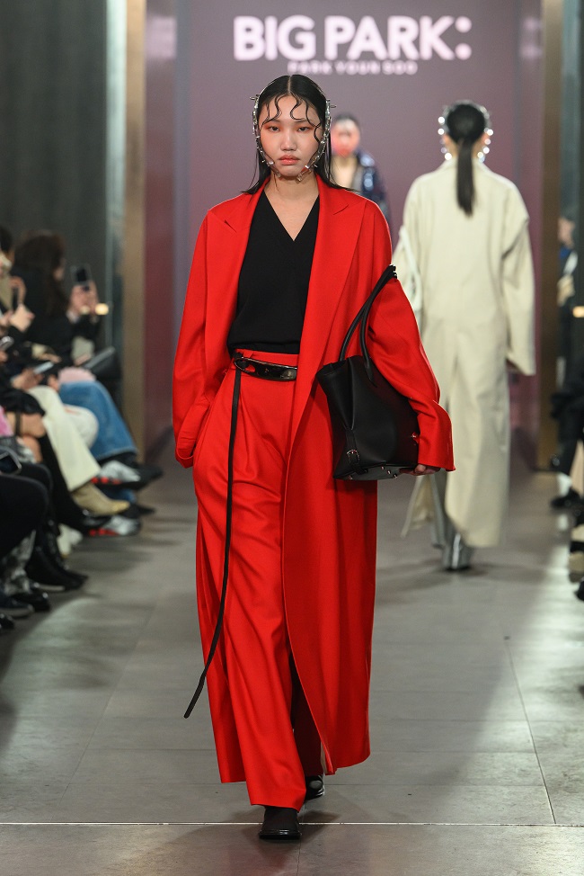 빅팍, 25 F/W SFW 독특한 오프쇼 인간·자연 공생적 미래 제시 1067-Image