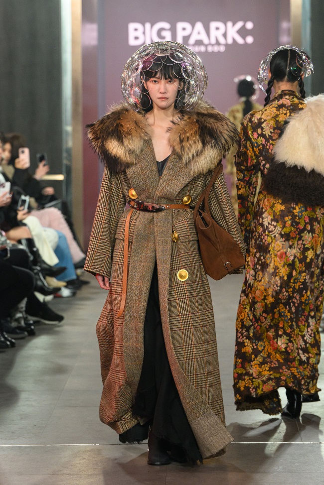 빅팍, 25 F/W SFW 독특한 오프쇼 인간·자연 공생적 미래 제시 1155-Image