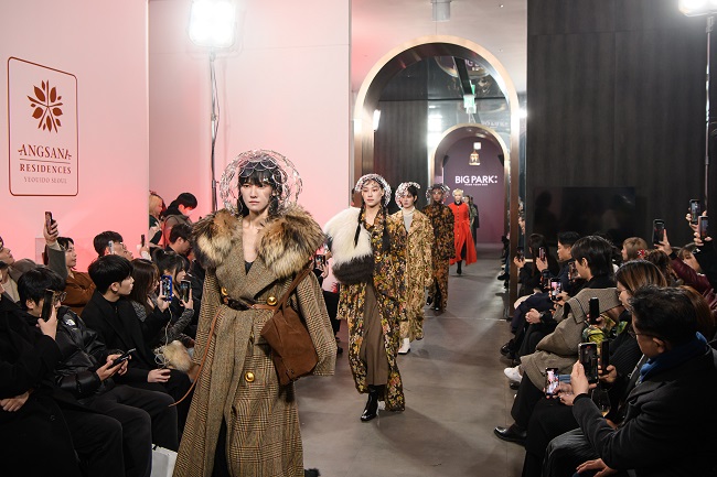 빅팍, 25 F/W SFW 독특한 오프쇼 인간·자연 공생적 미래 제시 1362-Image