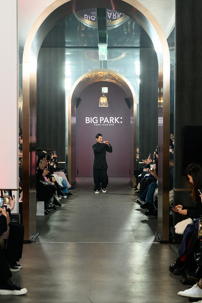 빅팍, 25 F/W SFW 독특한 오프쇼 인간·자연 공생적 미래 제시 2777-Image