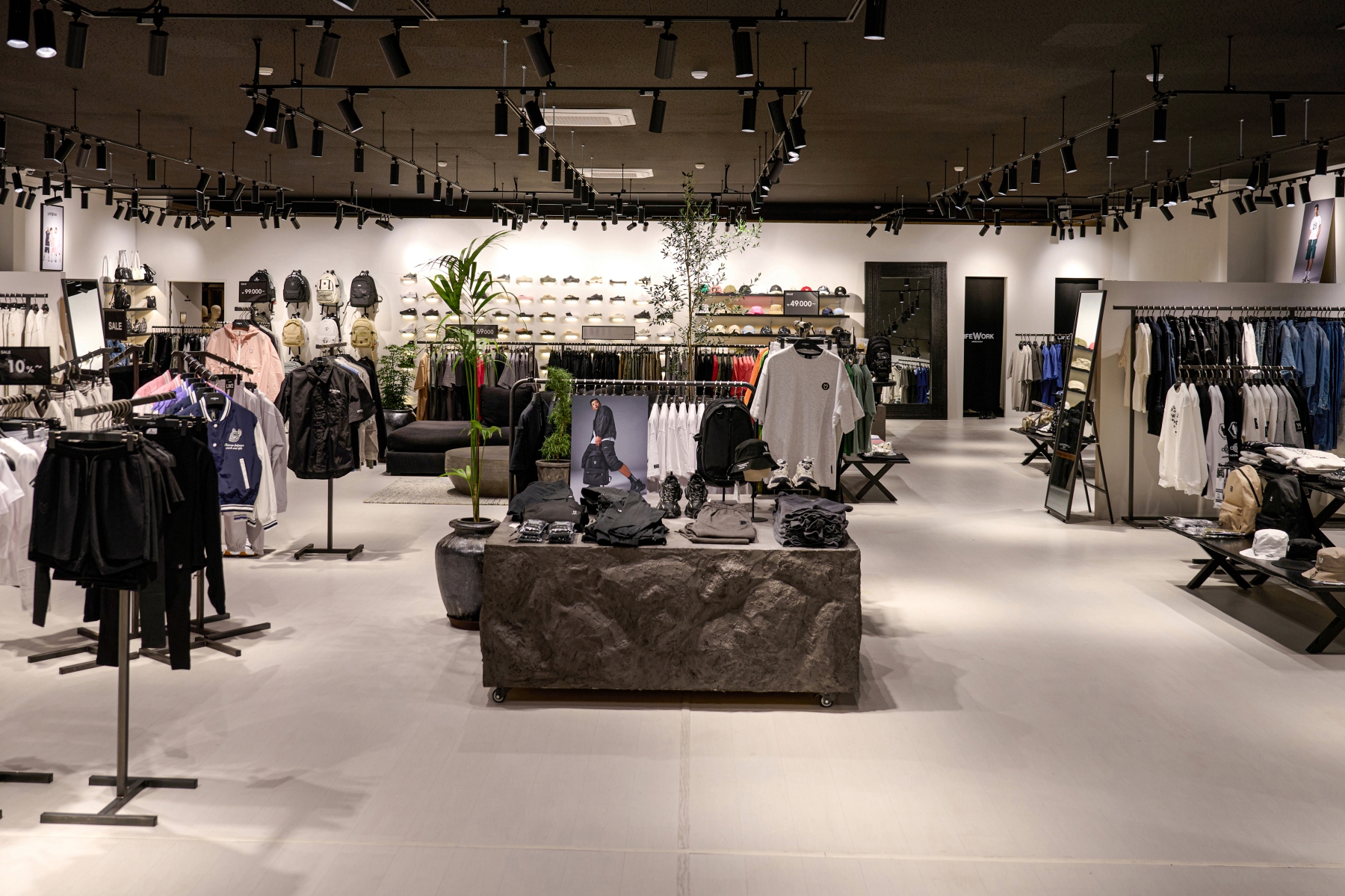 라이프워크, 경기 광주에 패션·리빙·F&B 채운 메가스토어 오픈 1446-Image