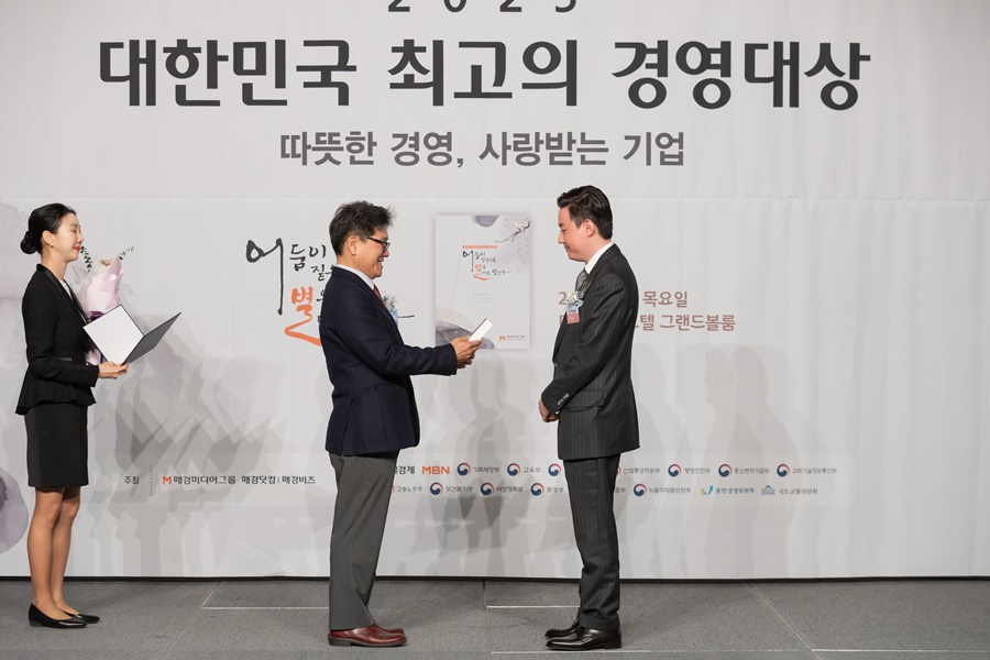 레페리 ‘경제부총리 겸 기획재정부 장관 표창’ 수상 1707-Image