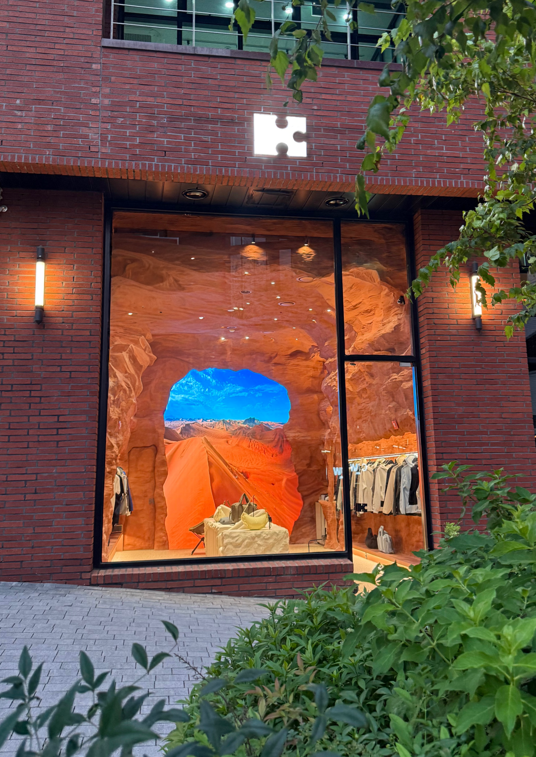 글로벌서 주목한 '키크' 성수에 첫 플래그십스토어 오픈  1330-Image