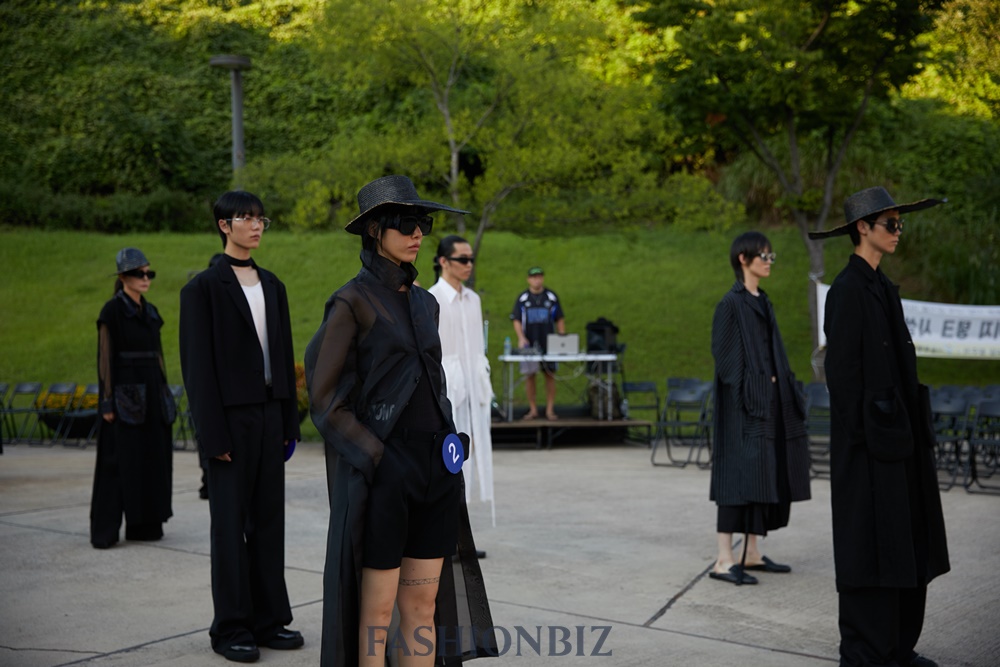 덕수궁길서 시작해 DDP로 이어진 열기... 2026 S/S 서울패션위크 현장은? 1026-Image