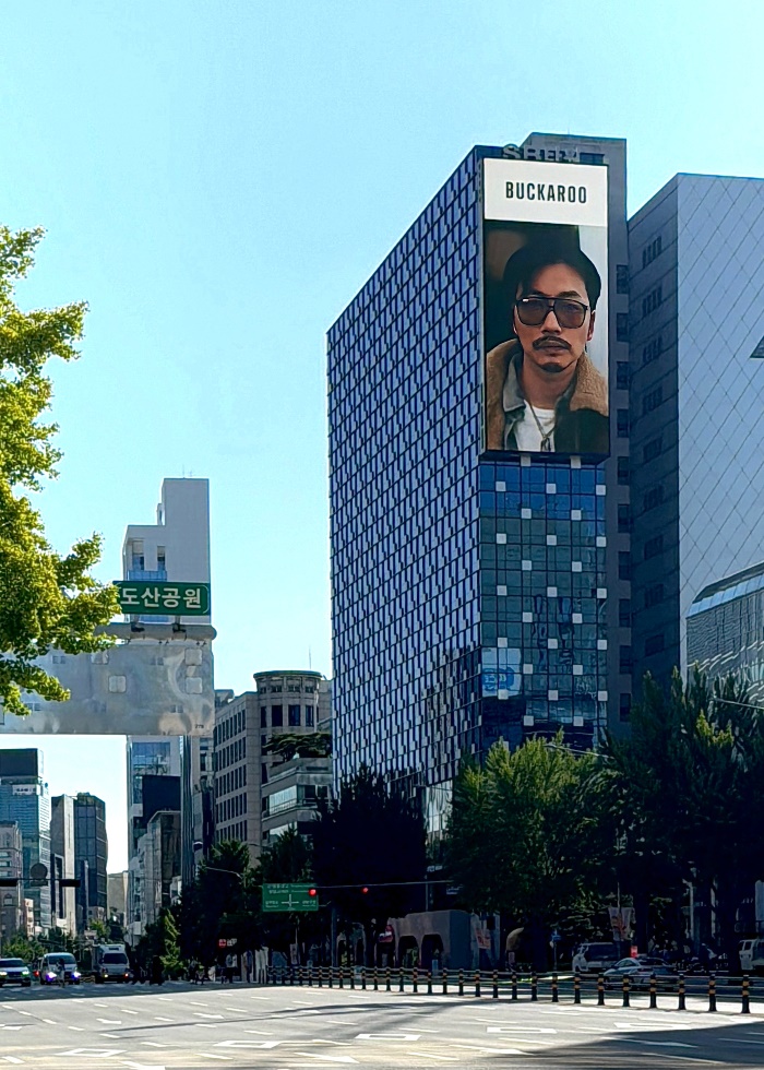 한세엠케이 버커루, 강남 도산대로 일대 옥외 광고 캠페인 눈길 3-Image