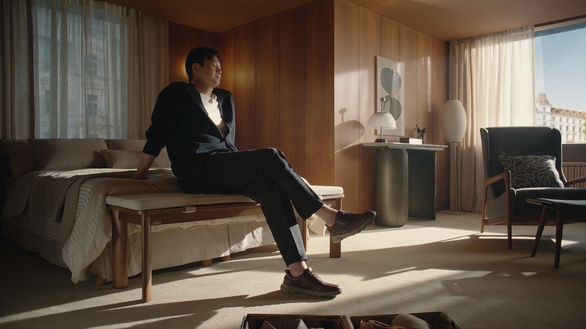스케쳐스, 격식과 일상 아우르는 USA 캠페인 론칭… TVC 광고로 첫선  2092-Image