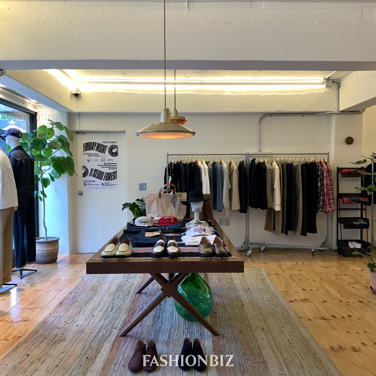 코넥스솔루션, 남성 워드로브 편집숍 ‘센트럴포스트’ 서울숲점 오픈  1369-Image